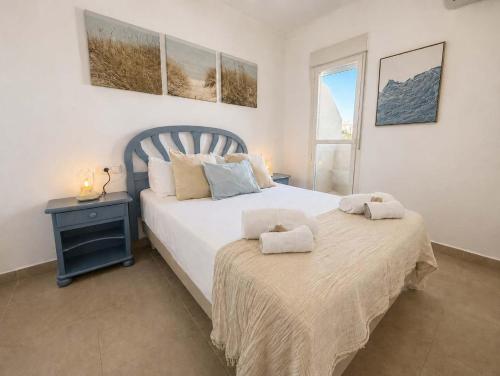 Benal Beach Spacious 1 Bedroom with Year-Round H