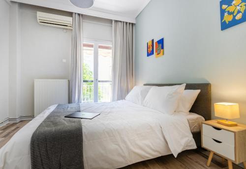 Central Thessaloniki Stylish 3BD Apt with Balcony