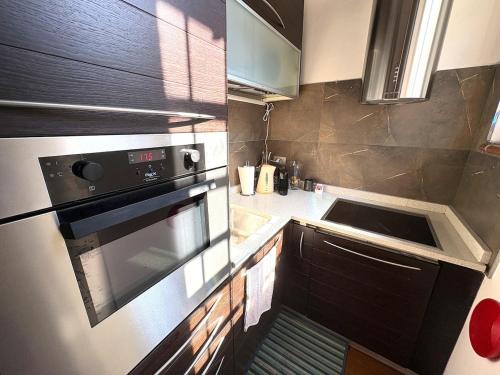 Design apartment 50 meters from Metro 1