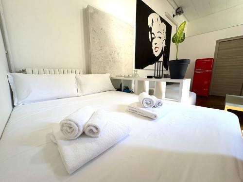Design apartment 50 meters from Metro 1
