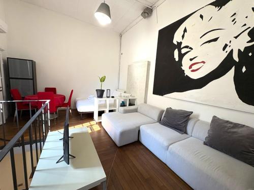 Design apartment 50 meters from Metro 1