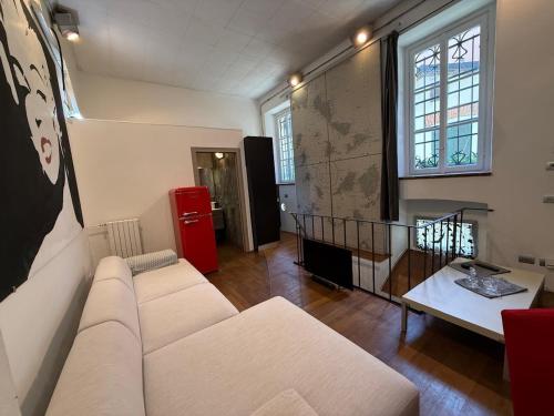Design apartment 50 meters from Metro 1