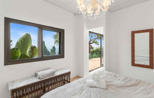Panoramic Sea View, Pool, Spa, Easy walk to Beach & Padel