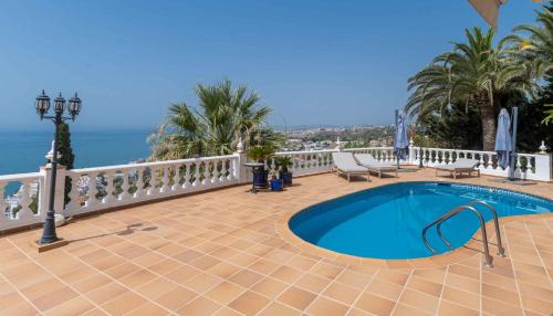 Panoramic Sea View, Pool, Spa, Easy walk to Beach & Padel