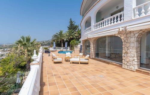 Panoramic Sea View, Pool, Spa, Easy walk to Beach & Padel