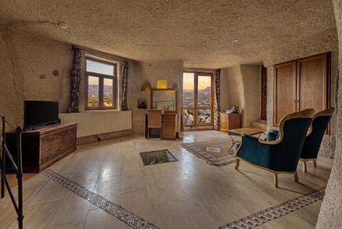 Junior Cave Suite with Balcony