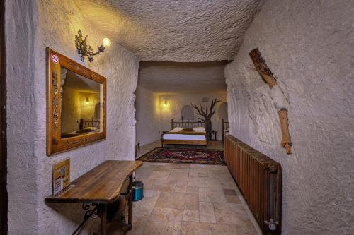 Triple Cave Room