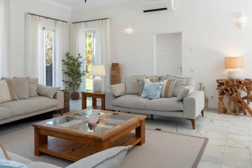 Golf Front Luxury Villa with Heated Pool and Sunset Views
