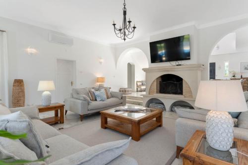 Golf Front Luxury Villa with Heated Pool and Sunset Views