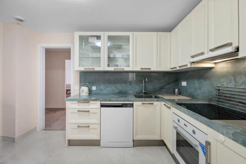 Two bedroom apartment with balcony in Estepona Gardens by Caseo