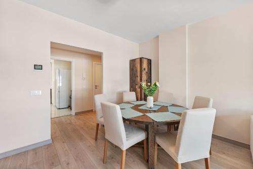 Two bedroom apartment with balcony in Estepona Gardens by Caseo