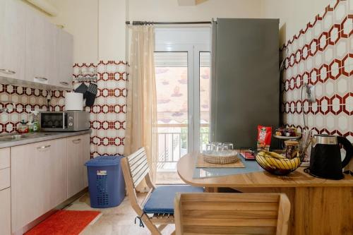 Cozy & Bright Home - 50m from metro station Άg Antonios