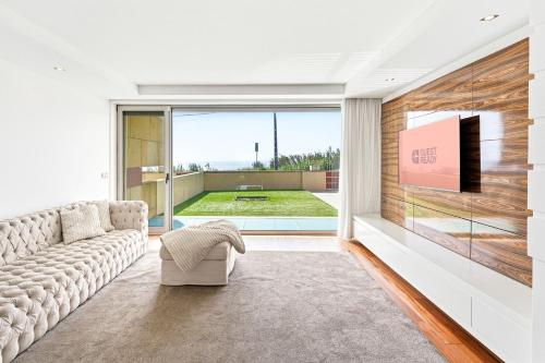 GuestReady - Luxurious Beachfront Villa Retreat