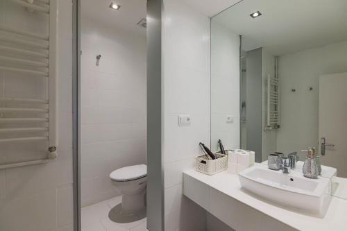 Duplex penthouse with 2 terraces and Cathedral views, just 1 minute to Plaza Catalunya