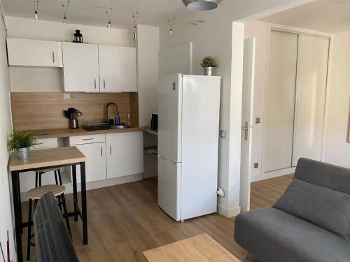 T1 résidence privée bien situé,piscine,tennis,parking