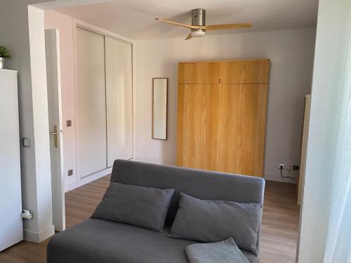 T1 résidence privée bien situé,piscine,tennis,parking