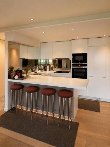 Elegant Apartment with Mountain Views