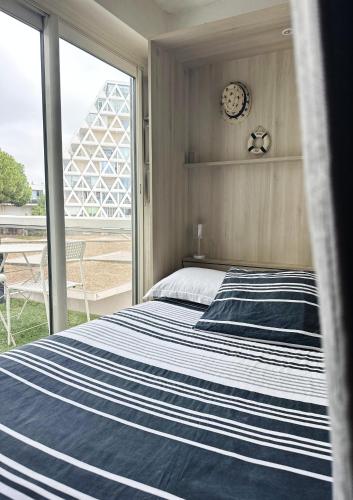 Renovated loft Harbor & beach within walking distance AC Wi-Fi