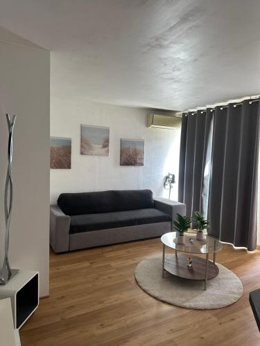 Renovated loft Harbor & beach within walking distance AC Wi-Fi