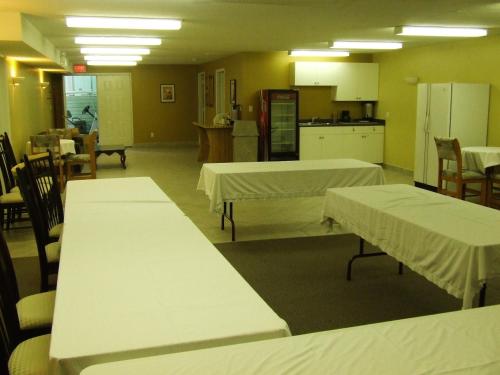 a hospital room with two tables and a kitchen at Ponderosa Motor Inn in Golden
