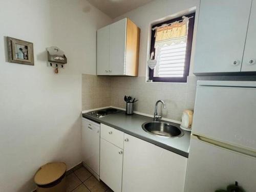 Apartments with parking space Pag - 27835