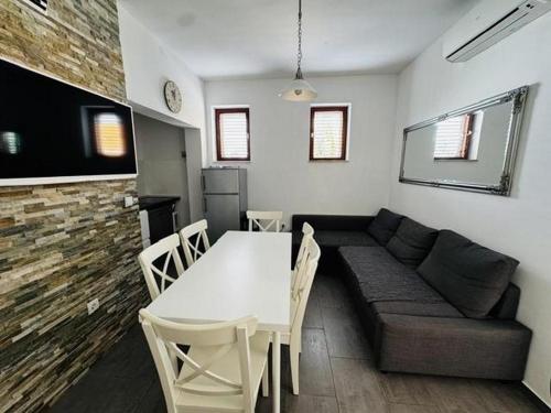 Apartments with parking space Pag - 27835