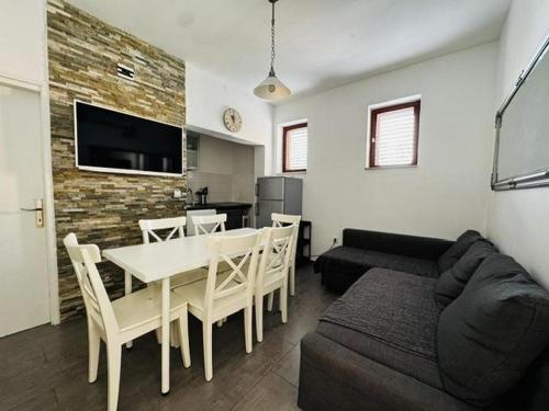 Apartments with parking space Pag - 27835