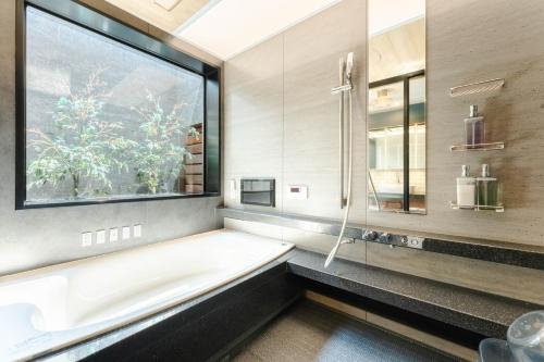 HAKATA TERRACE 晴 hare 4駅利用可,空港博多駅好アクセス,くつろげる和室,最大8名,広々ジャグジー,プロジェクター付一軒家