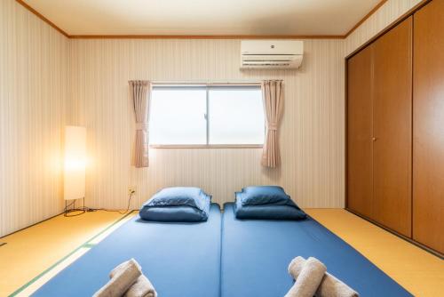 3 Bedrooms & LivingRoom! Direct KIX & Namba & Umeda access! DoumoTengachaya DT02