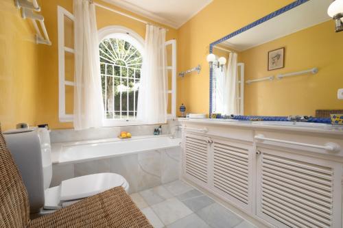 Almendral Villa Exclusive Marbella Hill Club Estate by Domvia