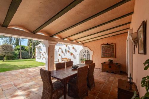 Almendral Villa Exclusive Marbella Hill Club Estate by Domvia