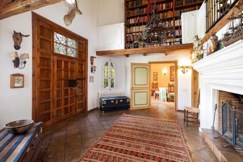 Almendral Villa Exclusive Marbella Hill Club Estate by Domvia