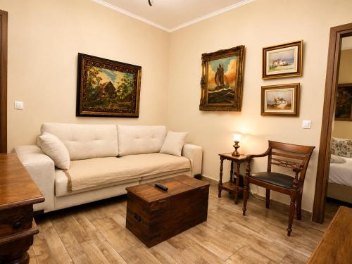 Dion and Eva's OldTown Apartment