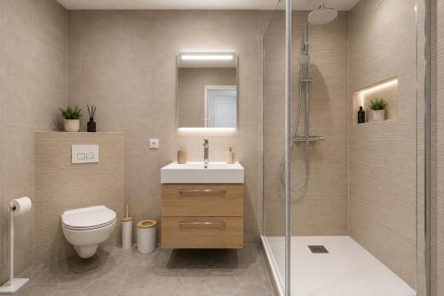 Champs Elysees - New Modern Air Conditioned Studio
