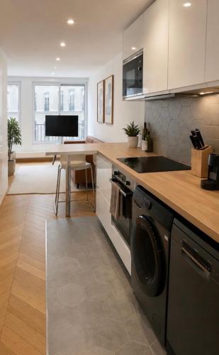 Champs Elysees - New Modern Air Conditioned Studio