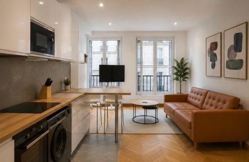 Champs Elysees - New Modern Air Conditioned Studio