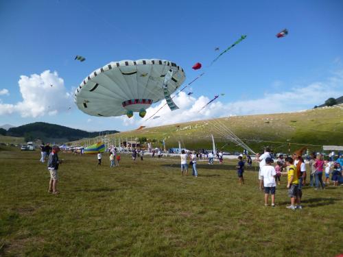 ロッカラーゾにあるHotel LuSiの凧揚げ団