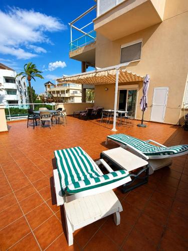 El apartamento de Nuria con piscina a un paso del mar en Denia