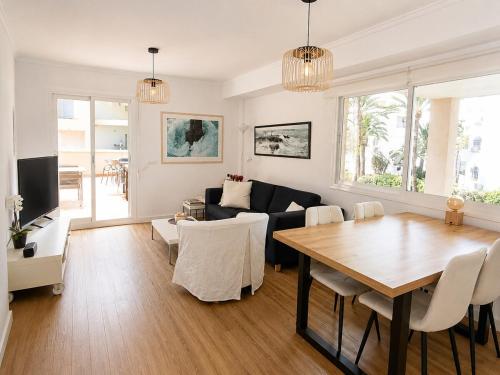 El apartamento de Nuria con piscina a un paso del mar en Denia