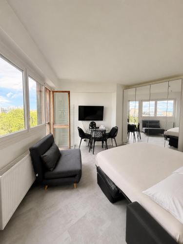 Apartment HOME in Paris with View, 15min to center