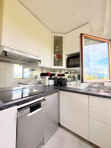 Apartment HOME in Paris with View, 15min to center