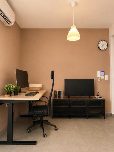 Cozy Apartment with Work-Space in Thessaloniki