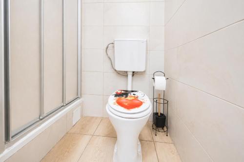 Private Rooms in 4BR shared Apartment Near FAC Platz, 10-Min Walk