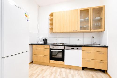 Private Rooms in 4BR shared Apartment Near FAC Platz, 10-Min Walk