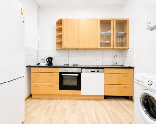 Private Rooms in 4BR shared Apartment Near FAC Platz, 10-Min Walk