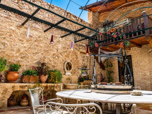 Olvion Villa with Private Yard & BBQ by 8essentially