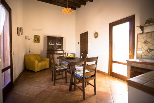a living room with a table and a yellow chair at Appartamento Le Terrazze in Castellammare del Golfo