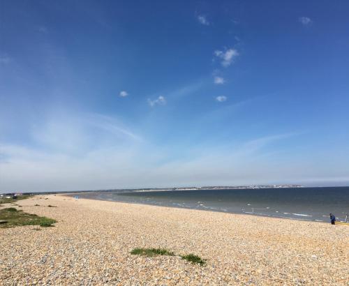 Ein Strand an oder in der Nähe des Hotels