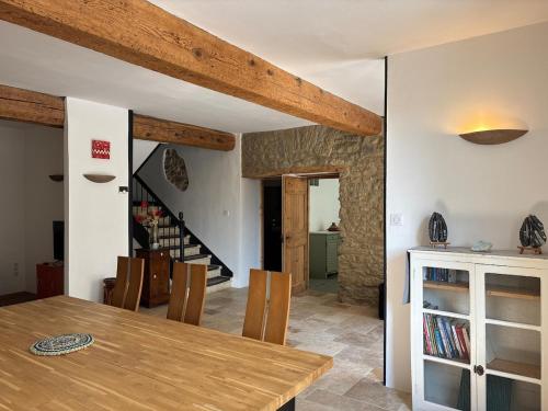 Le Moulin - maison authentique tout équipée, proche de la Cité médiévale