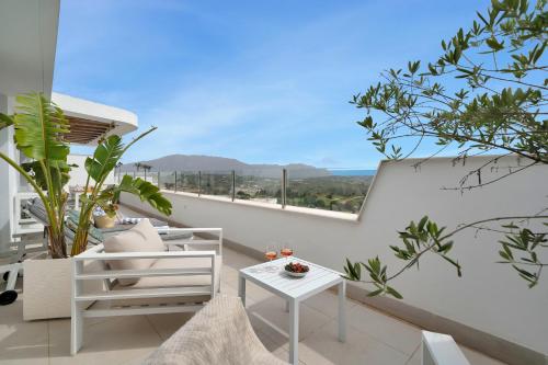 Luxe Penthouse Panoramic Sea View, Spa & Gym